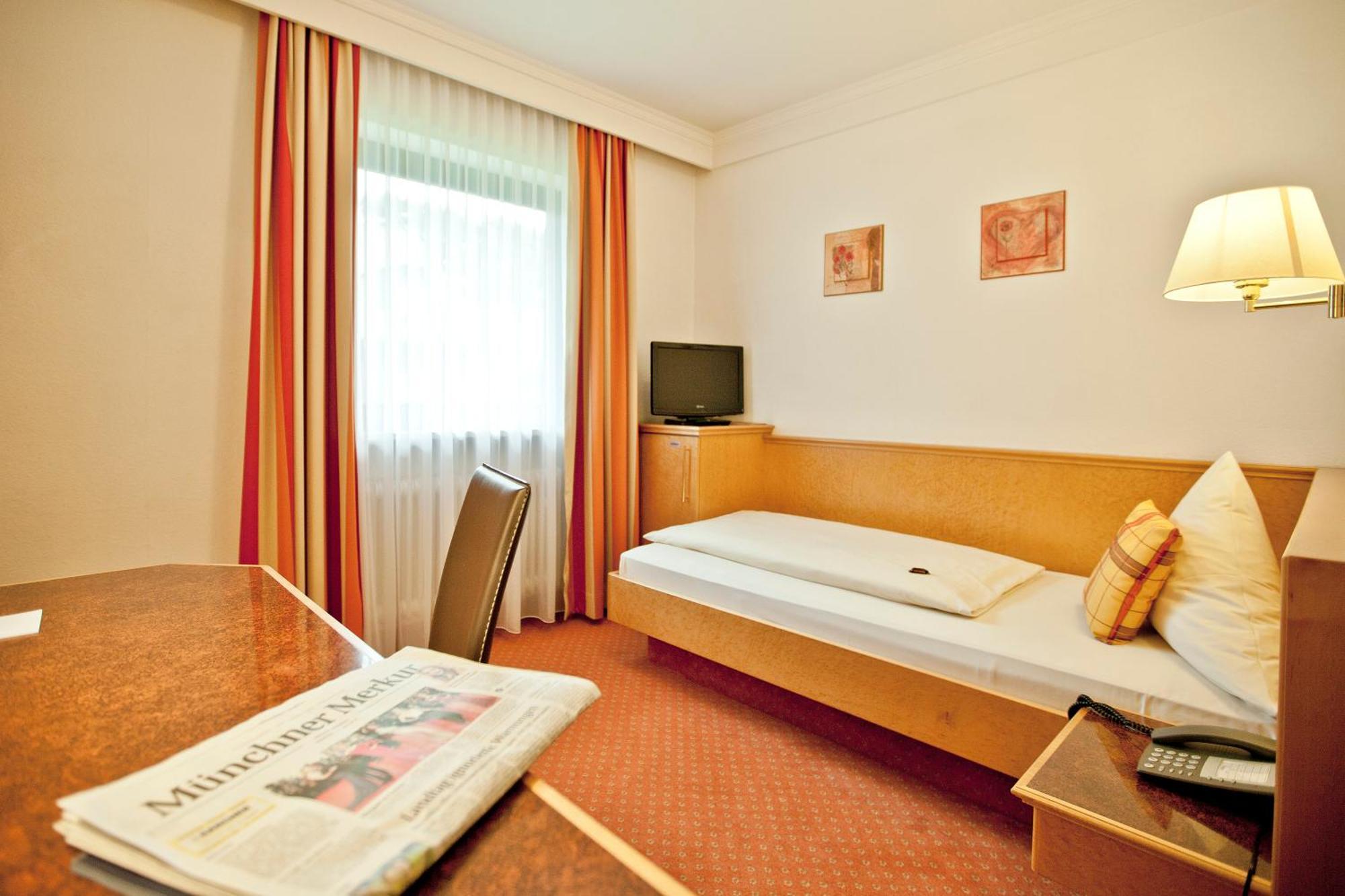 Wuermtaler Gaestehaus Gräfelfing Стая снимка
