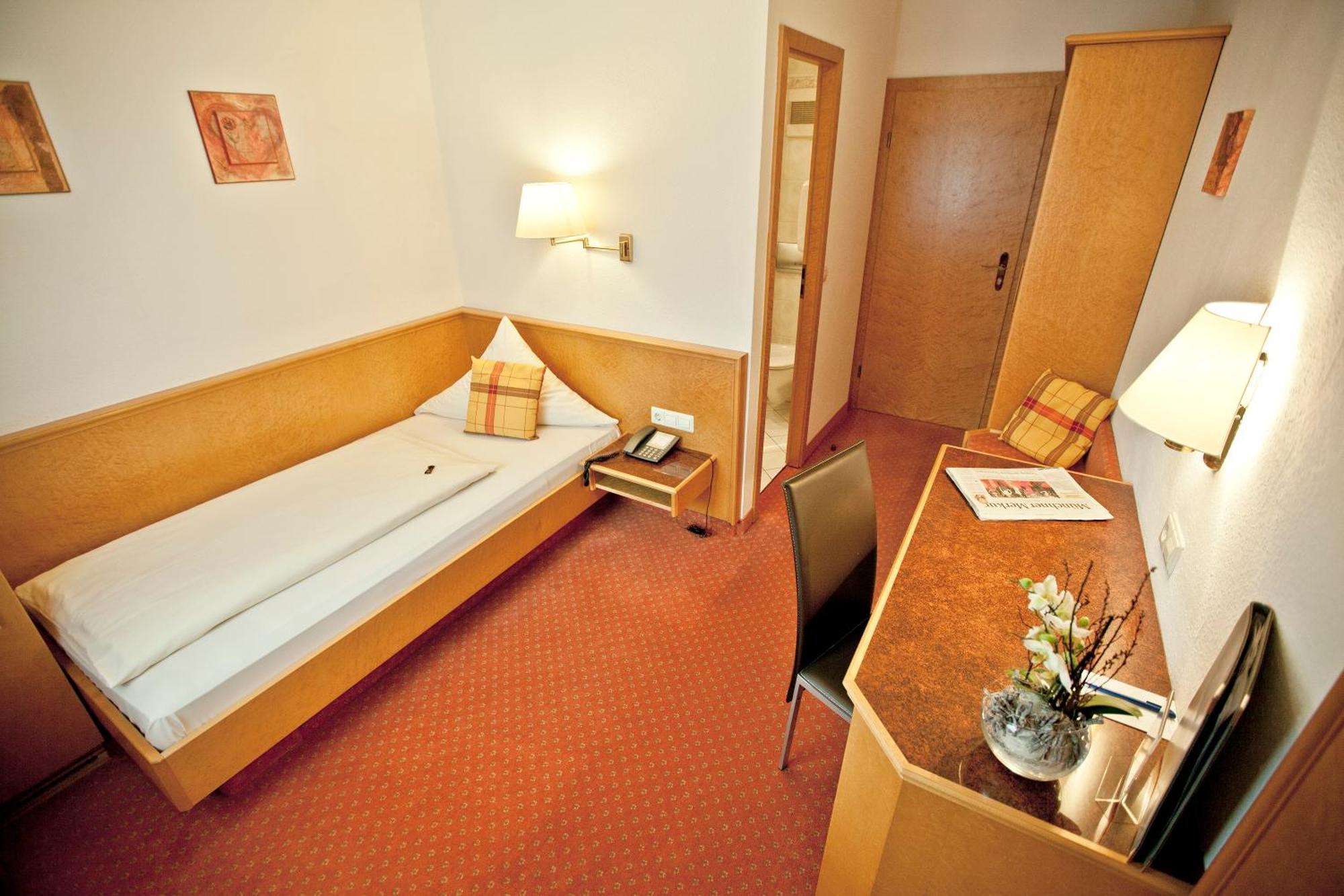 Wuermtaler Gaestehaus Gräfelfing Стая снимка